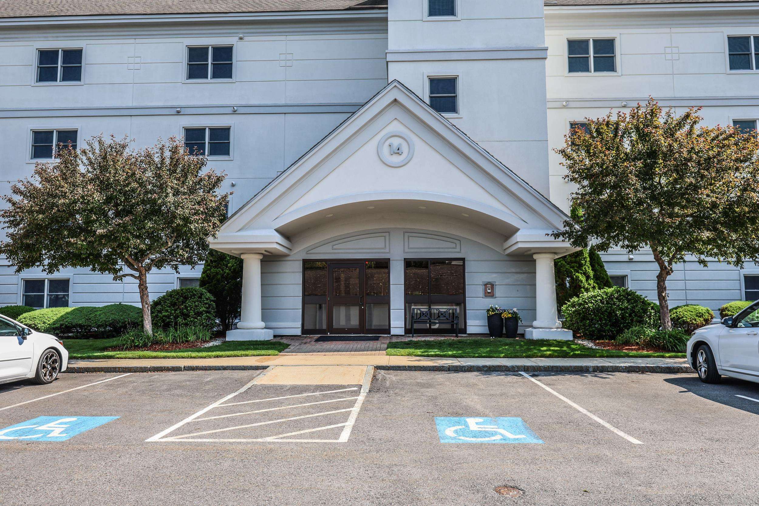 Property Photo: 14 Mountain Laurels Drive NH 03062