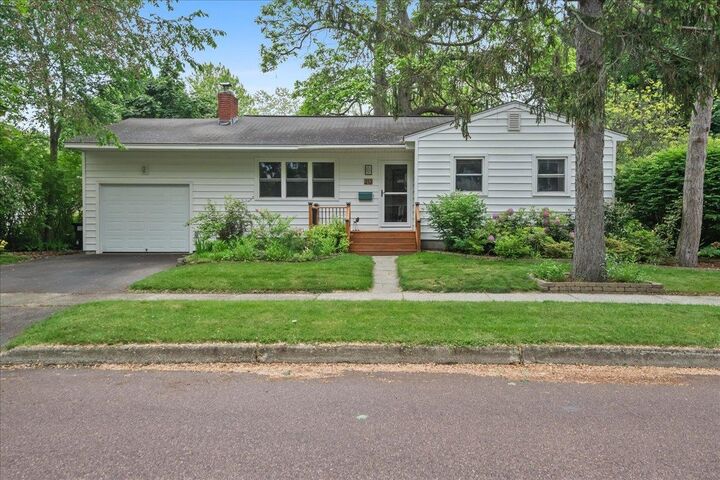 213 Pleasant Avenue  Burlington VT 05408 photo