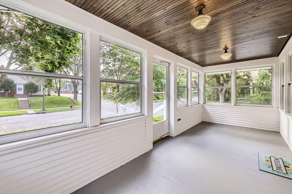 Property Photo: 1260 Saint Albans Street N MN 55117
