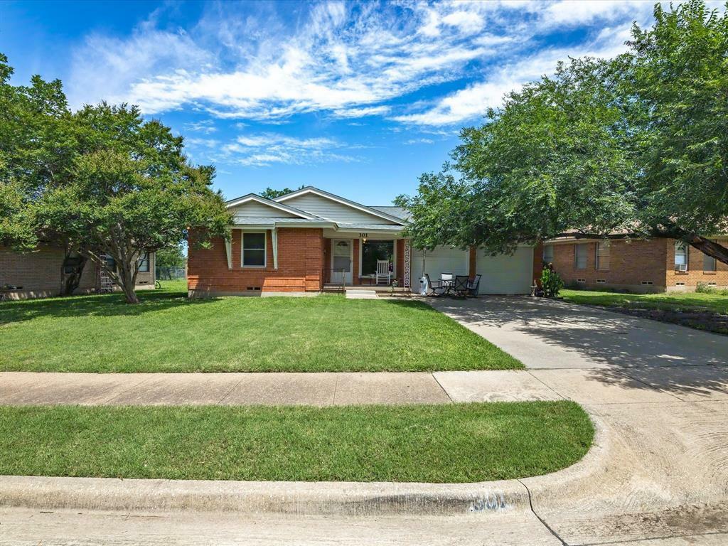 Property Photo: 301 Redbud TX 75125