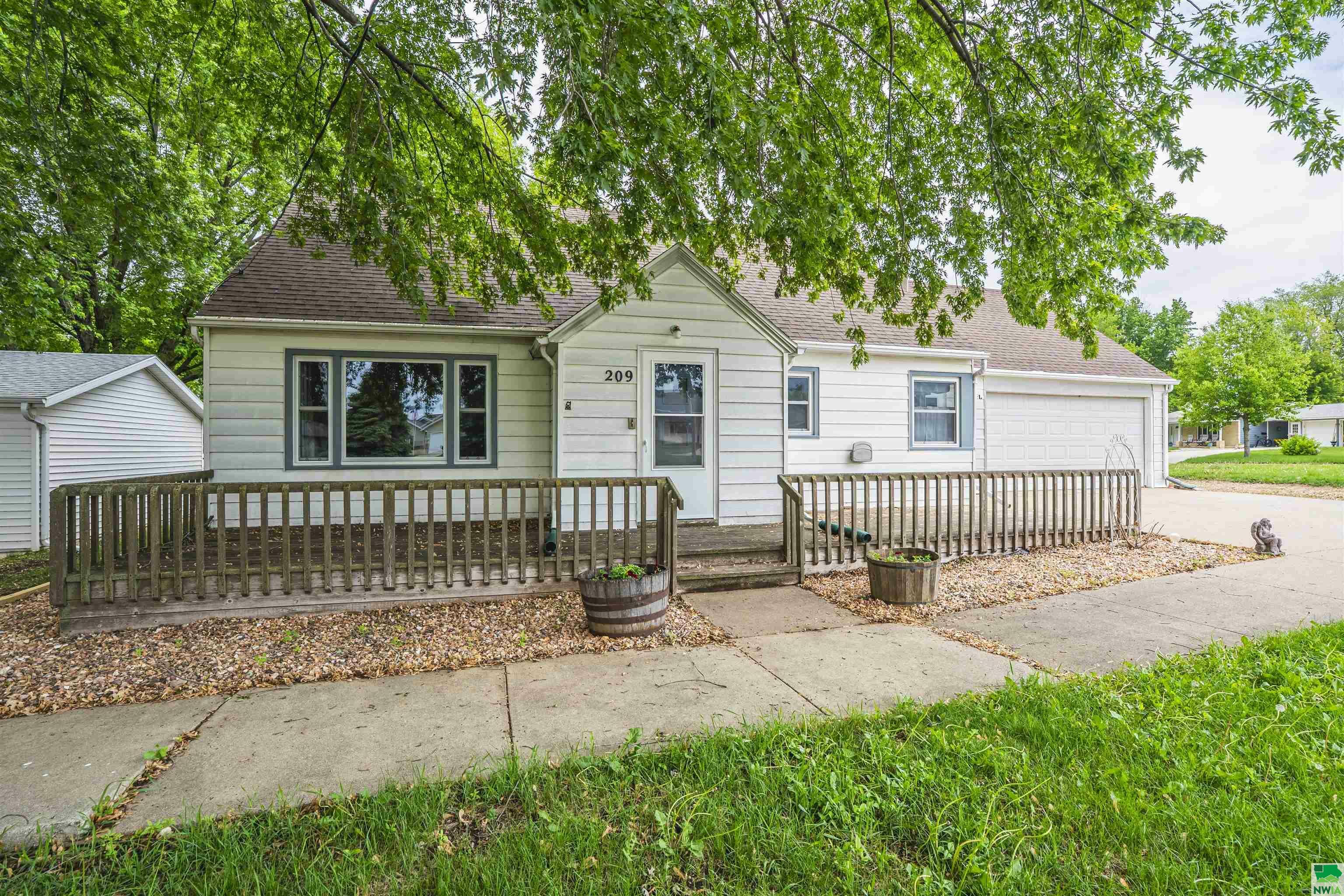 Property Photo: 209 6th Ave North IA 51238