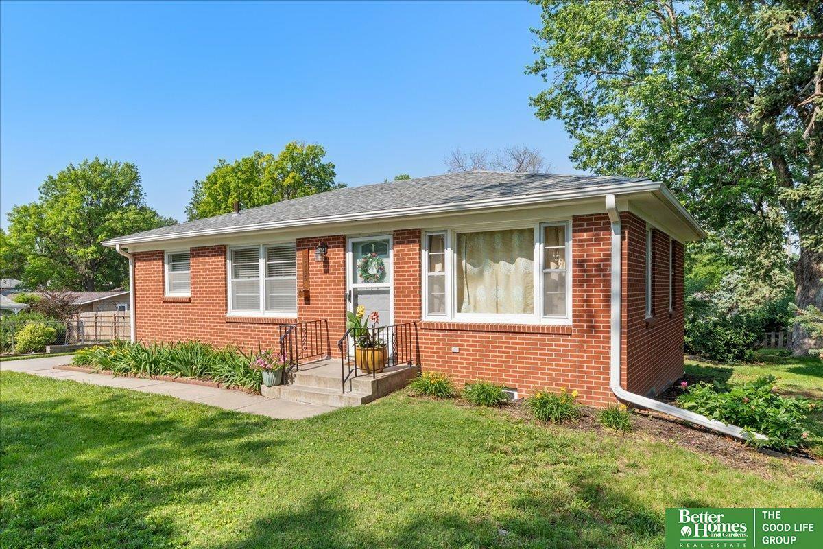 Property Photo: 2929 N 64 Street NE 68507