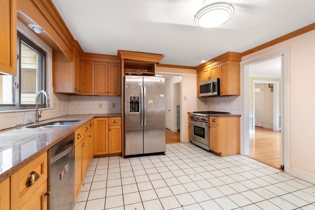 Property Photo: 65 Kirkstall Rd MA 02460