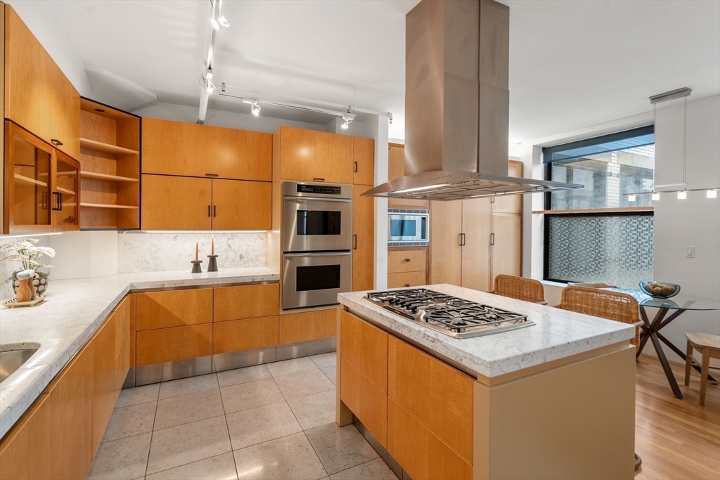 Property Photo: 453 Washington St 11E MA 02111