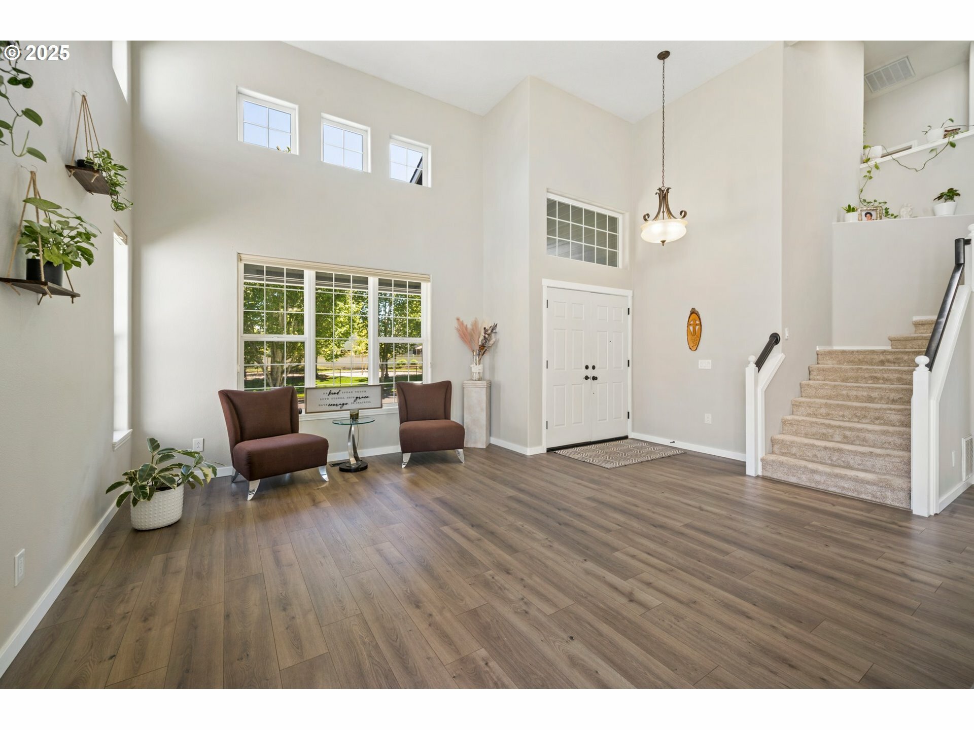 Property Photo:  467 Ironwood Ter  OR 97071 