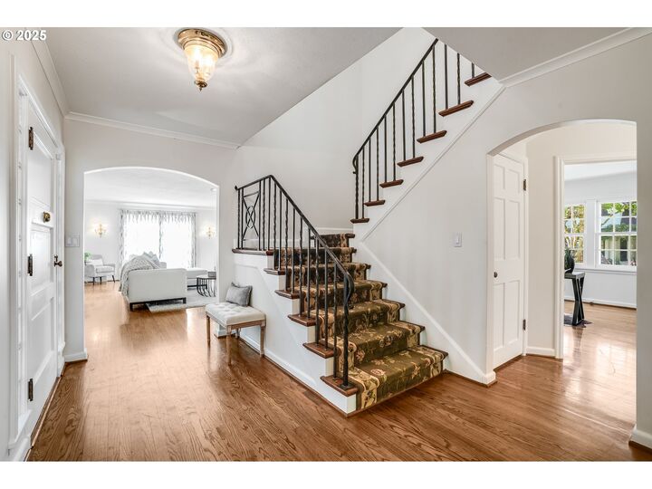Property Photo: 629 SE Saint Andrews Dr OR 97202