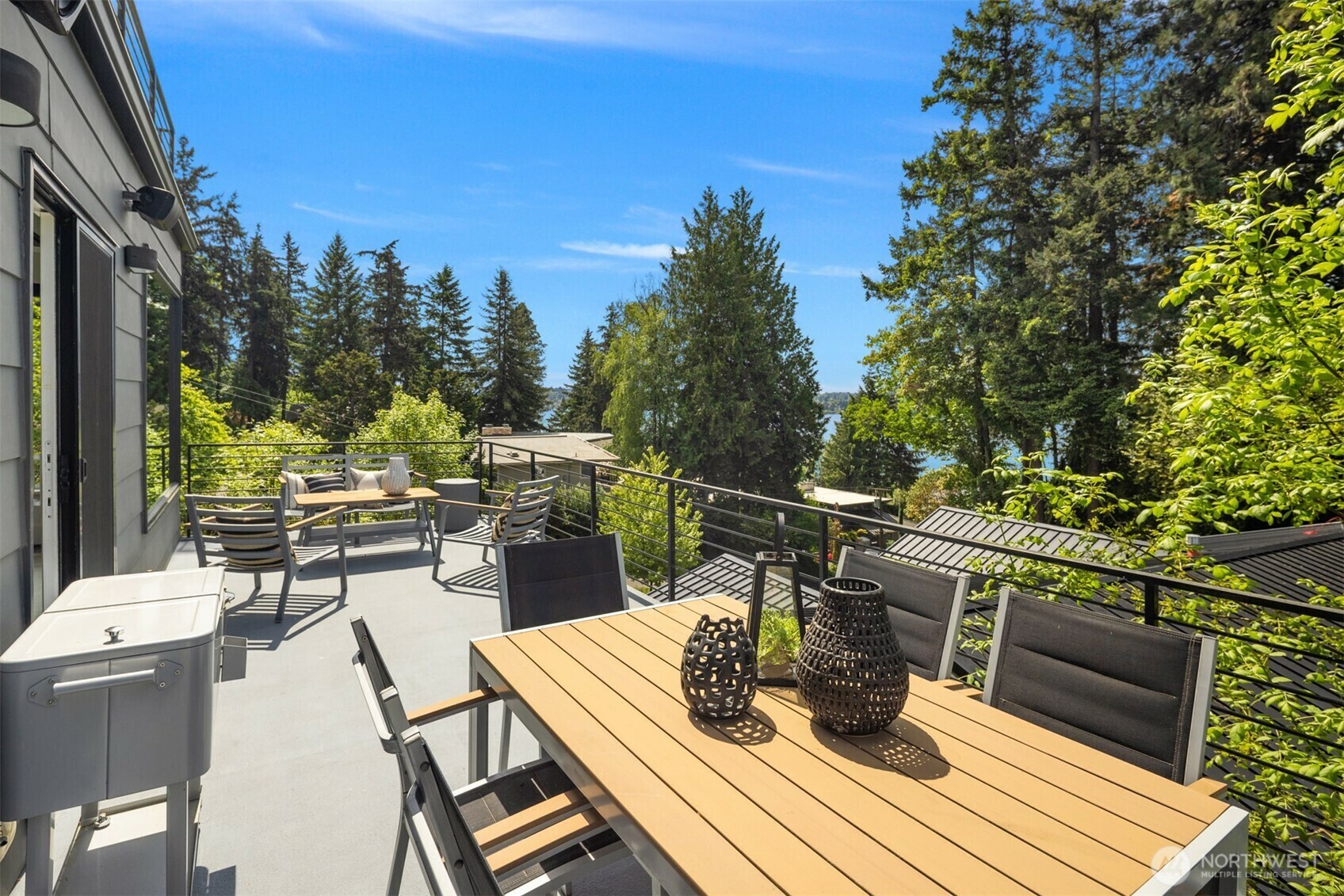 Property Photo: 6829 SE 32nd Street WA 98040
