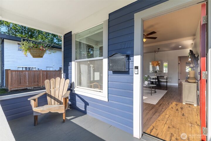 Property Photo:  3711  Wetmore Avenue  WA 98201 