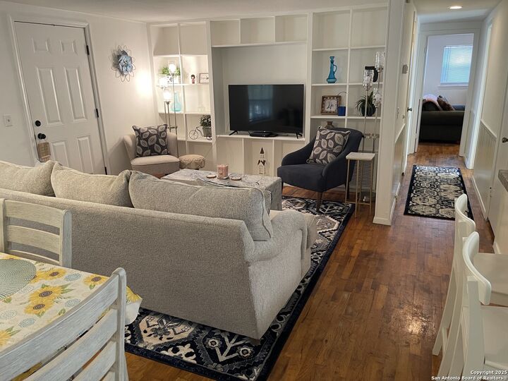 Property Photo:  113 Creekview  TX 78133 