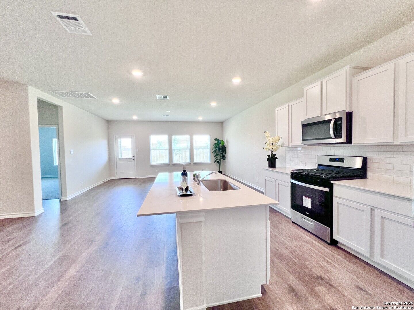 Property Photo:  21109 Watercourse Way  TX 78266 
