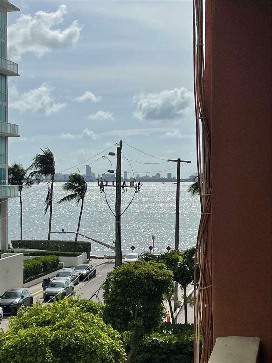 Property Photo: 600 NE 25th St 43 FL 33137