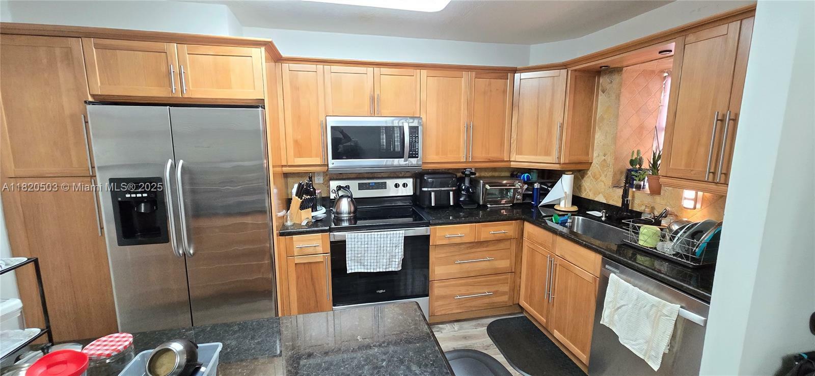 Property Photo: 20291 NE 30th Ave Ph20 FL 33180