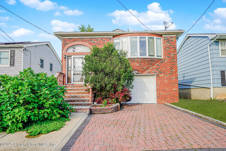 Property Photo:  151 Abingdon Avenue  NY 10308 