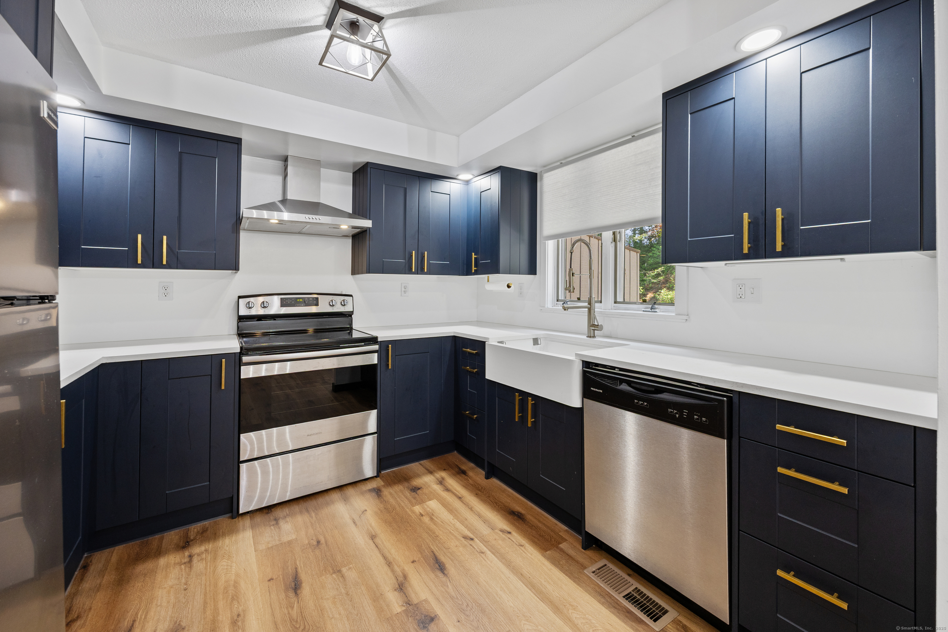 Property Photo: 29 Moss Avenue 11 CT 06483