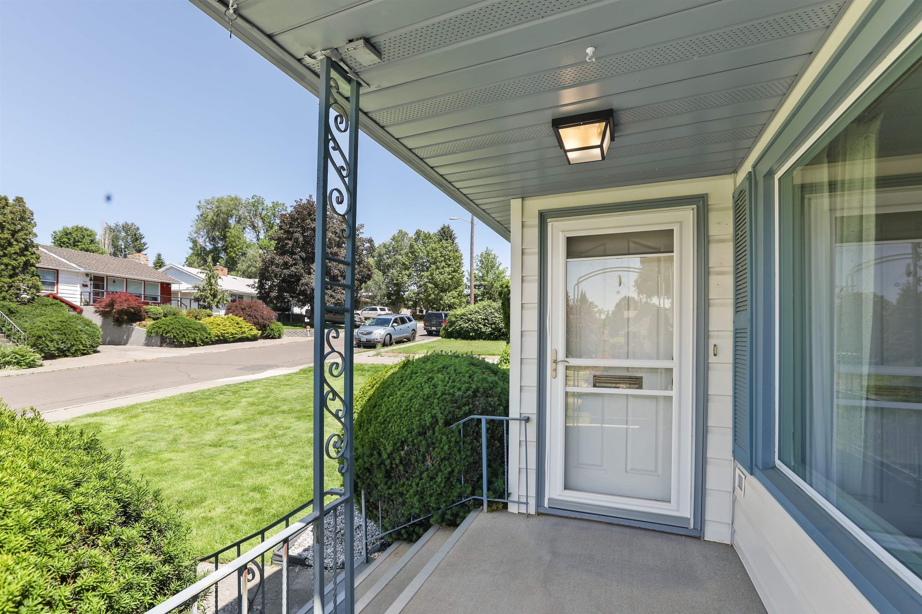 Property Photo: 3203 W Grace Ave WA 99205