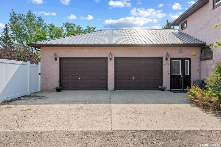 Property Photo: 205 5th Avenue E SK S0H 1X0