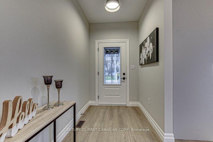 Photo de la propriété: 163 Elgin Avenue E ON N7A 1K7