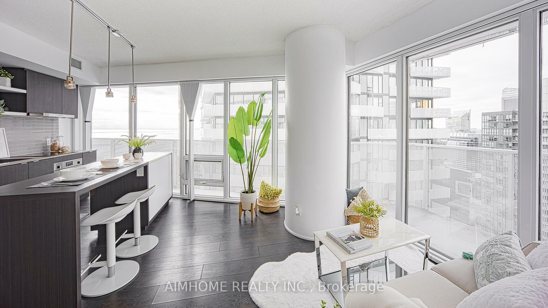 Property Photo: 88 Harbour Street 5602 ON M5J 1B7