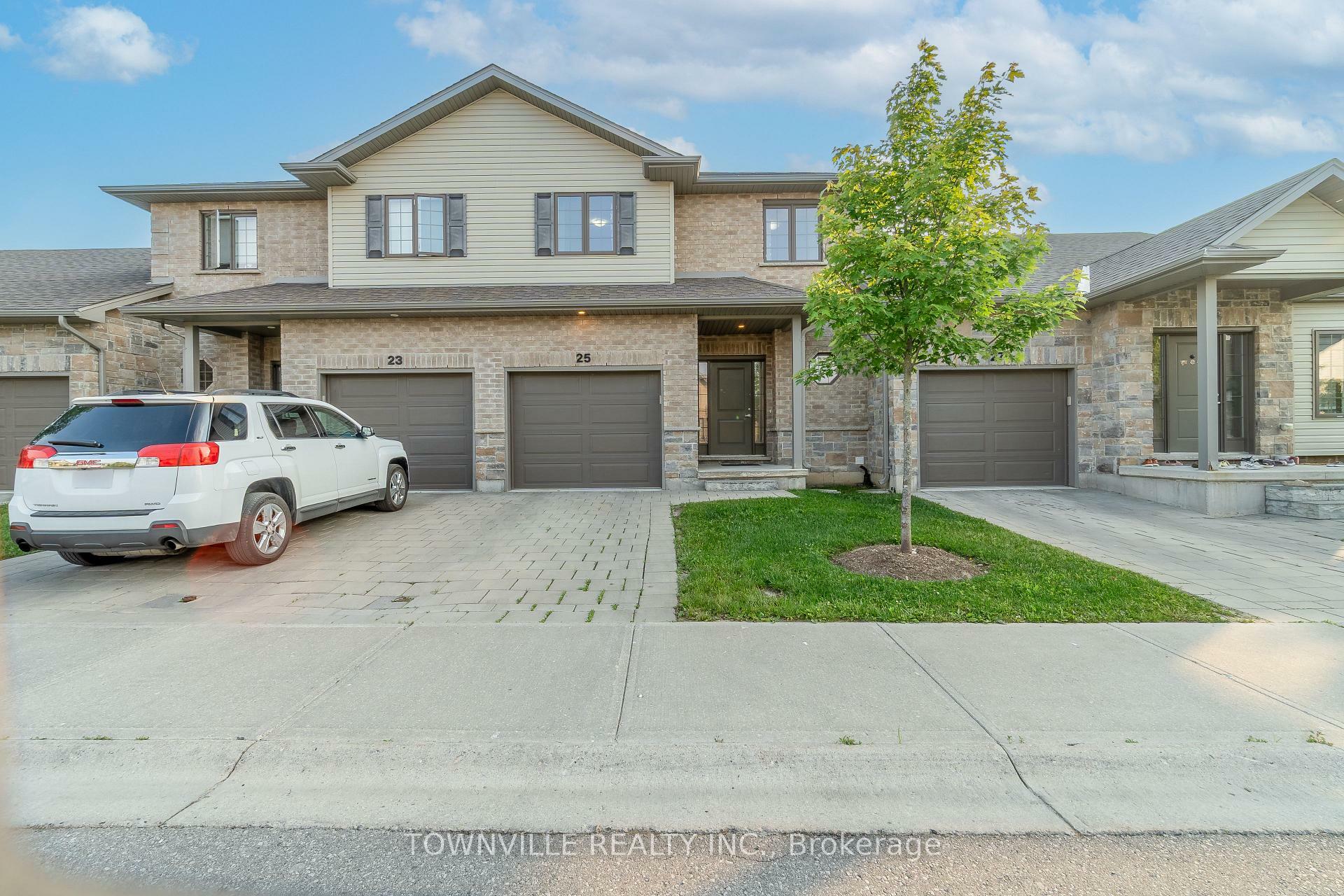 Property Photo: 2910 Tokala Trail 25 ON N6G 0T9
