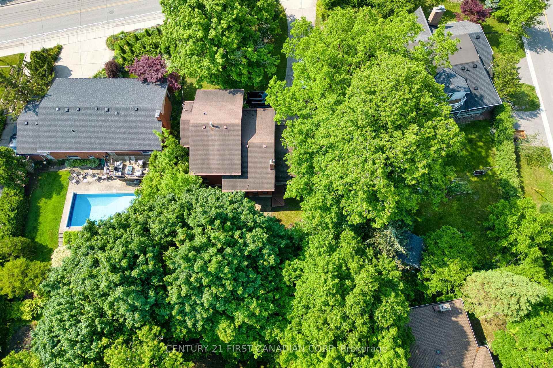 Photo de la propriété: 285 Riverside Drive ON N6H 1G1