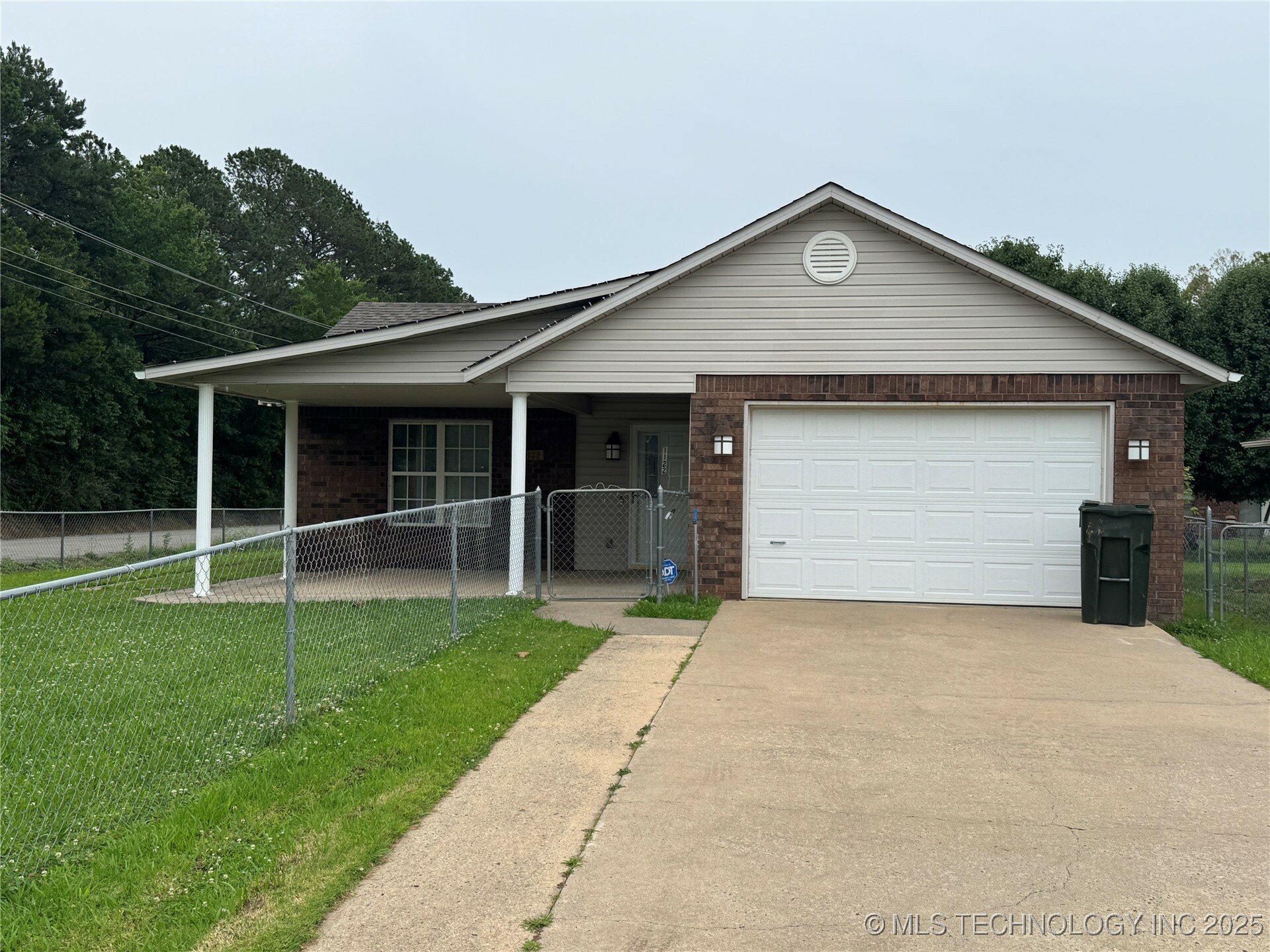 Property Photo: 1122 Green Street OK 74955
