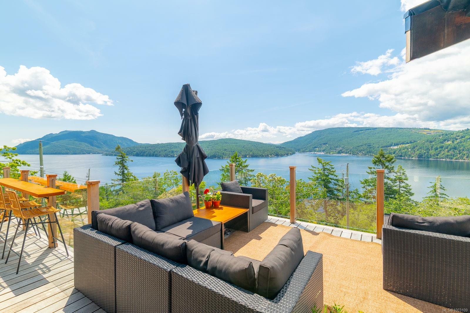 Property Photo: 543 Bayview Pl BC V9L 5X7