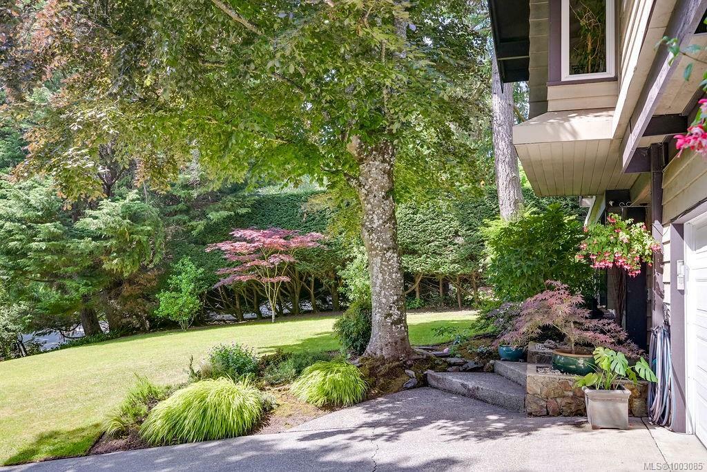 Property Photo: 956 Royal Oak Dr BC V8X 3T4