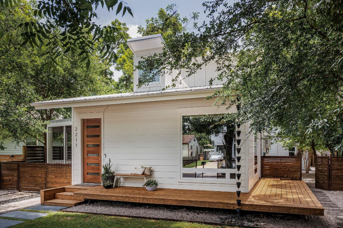Property Photo: 2211 Canterbury Street TX 78702