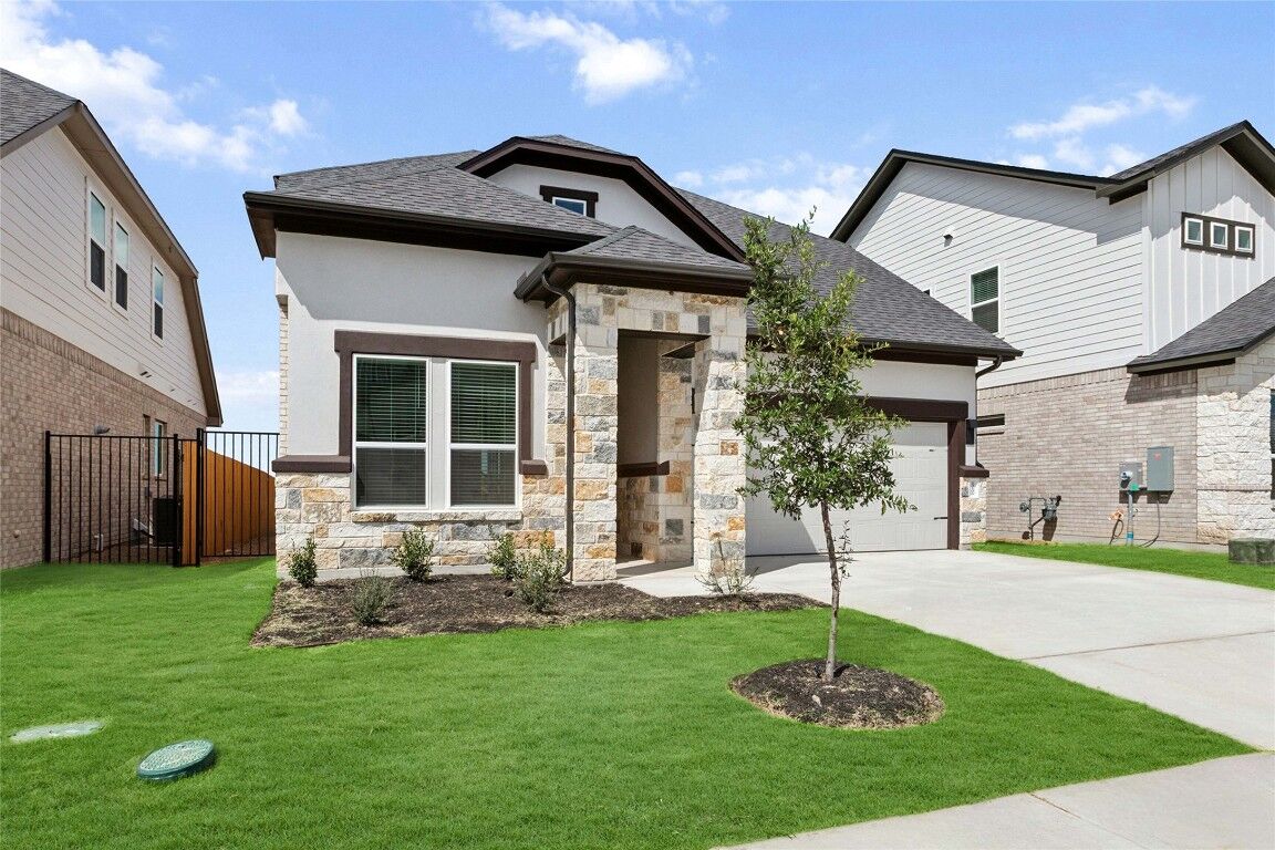 Property Photo:  13106 Geary Drive  TX 78652 