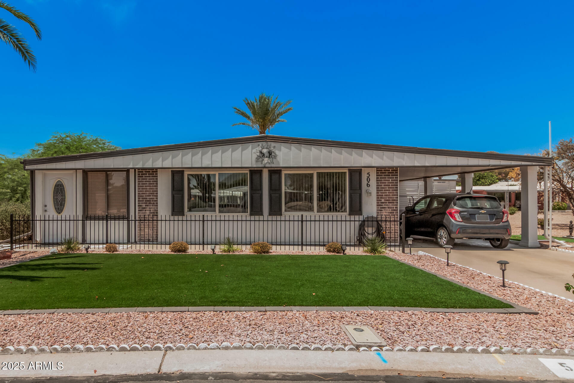 Property Photo: 506 S 81st Place AZ 85208