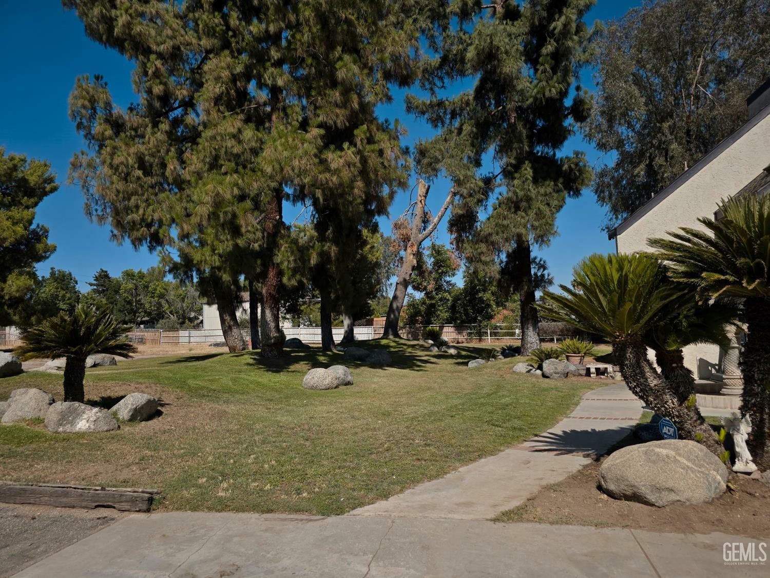 Property Photo: 9517 Eucalyptus Drive CA 93306