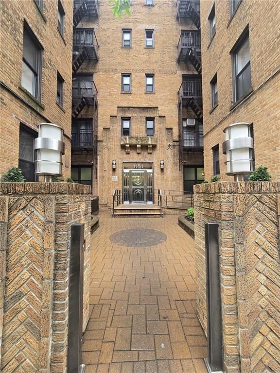 Property Photo: 1151 Brighton Beach Avenue 2H NY 11235