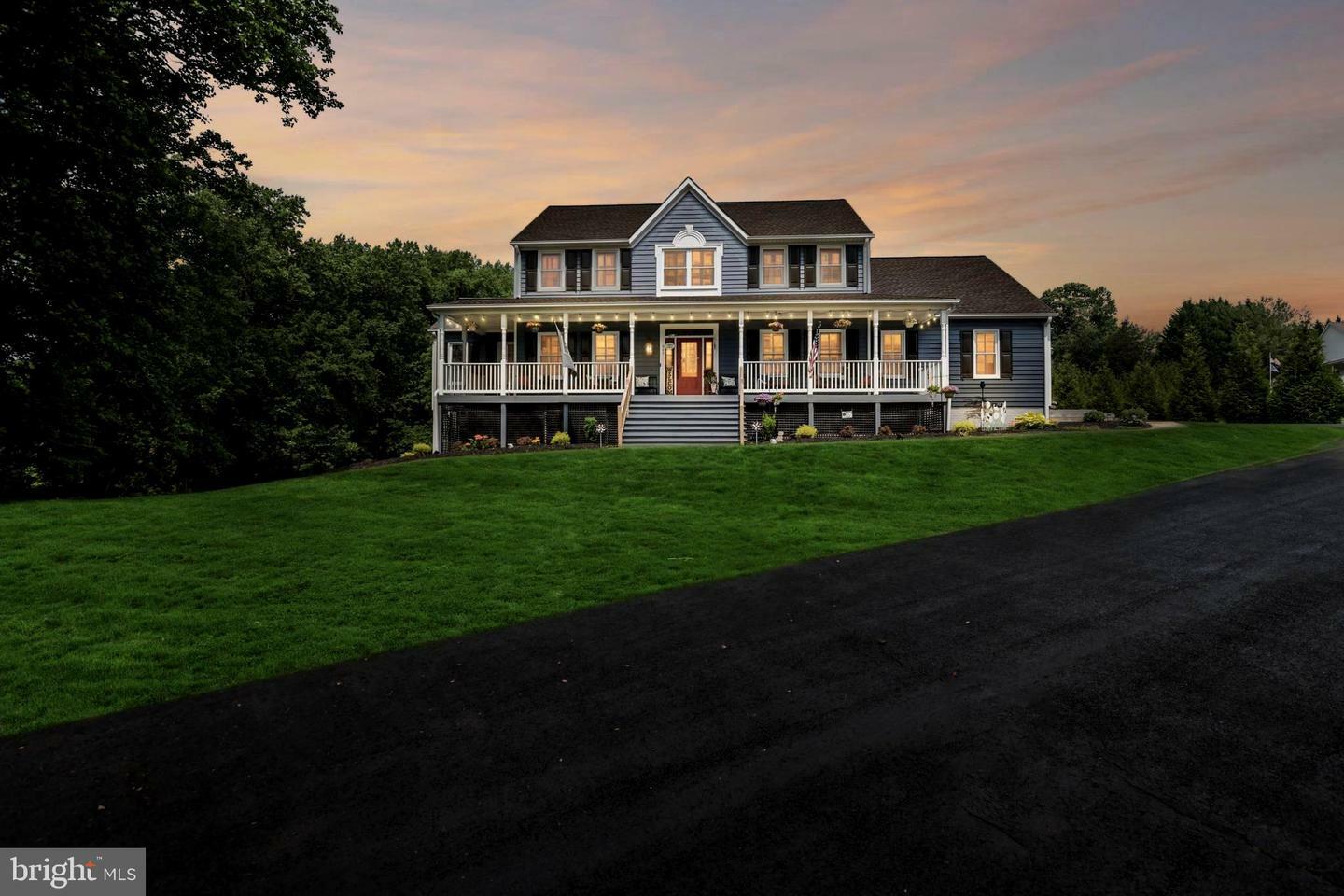 Property Photo: 902 Saint Ann Drive MD 21154