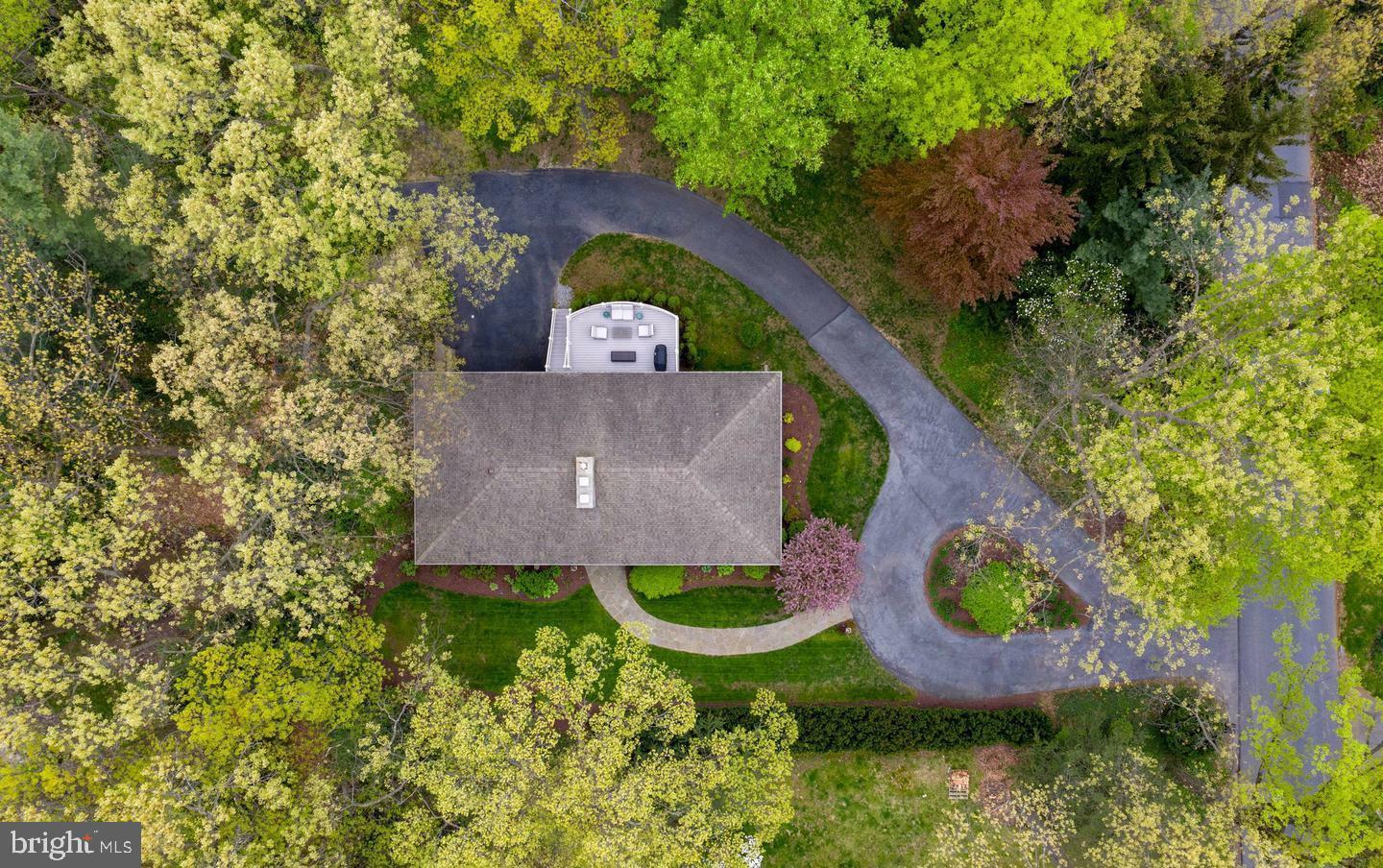 Property Photo: 142 Woodside Road PA 17601