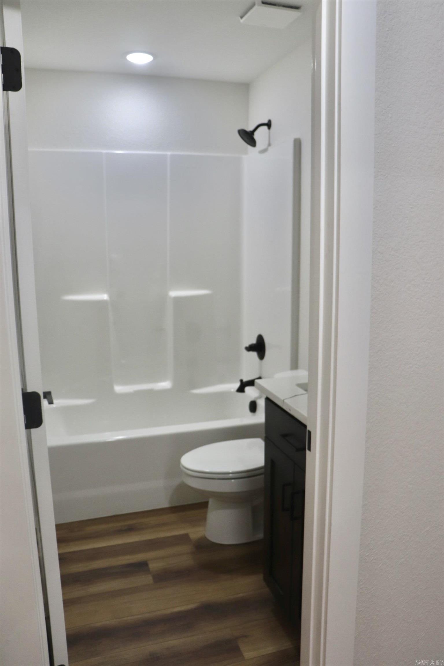 Property Photo:  1001 N Red  AR 72150 