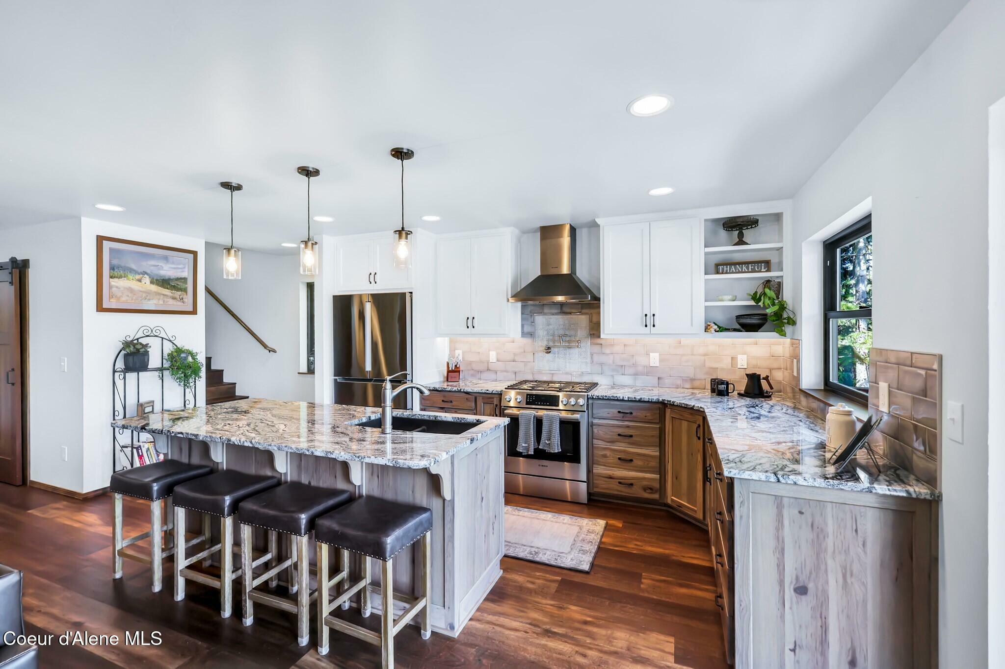 Property Photo: 115 W Lakeview Blvd ID 83856