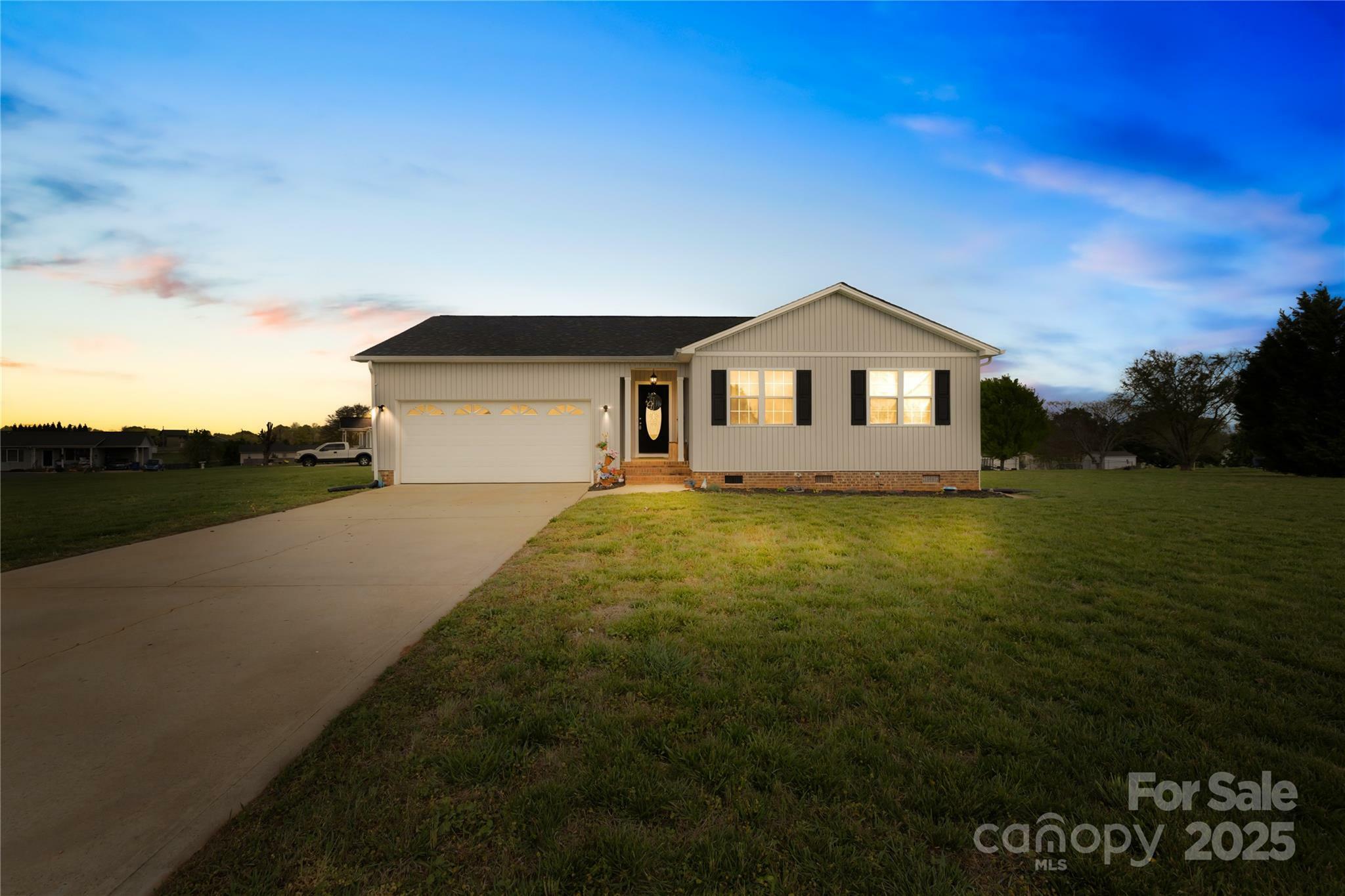 Property Photo: 103 Chambwood Lane NC 28152