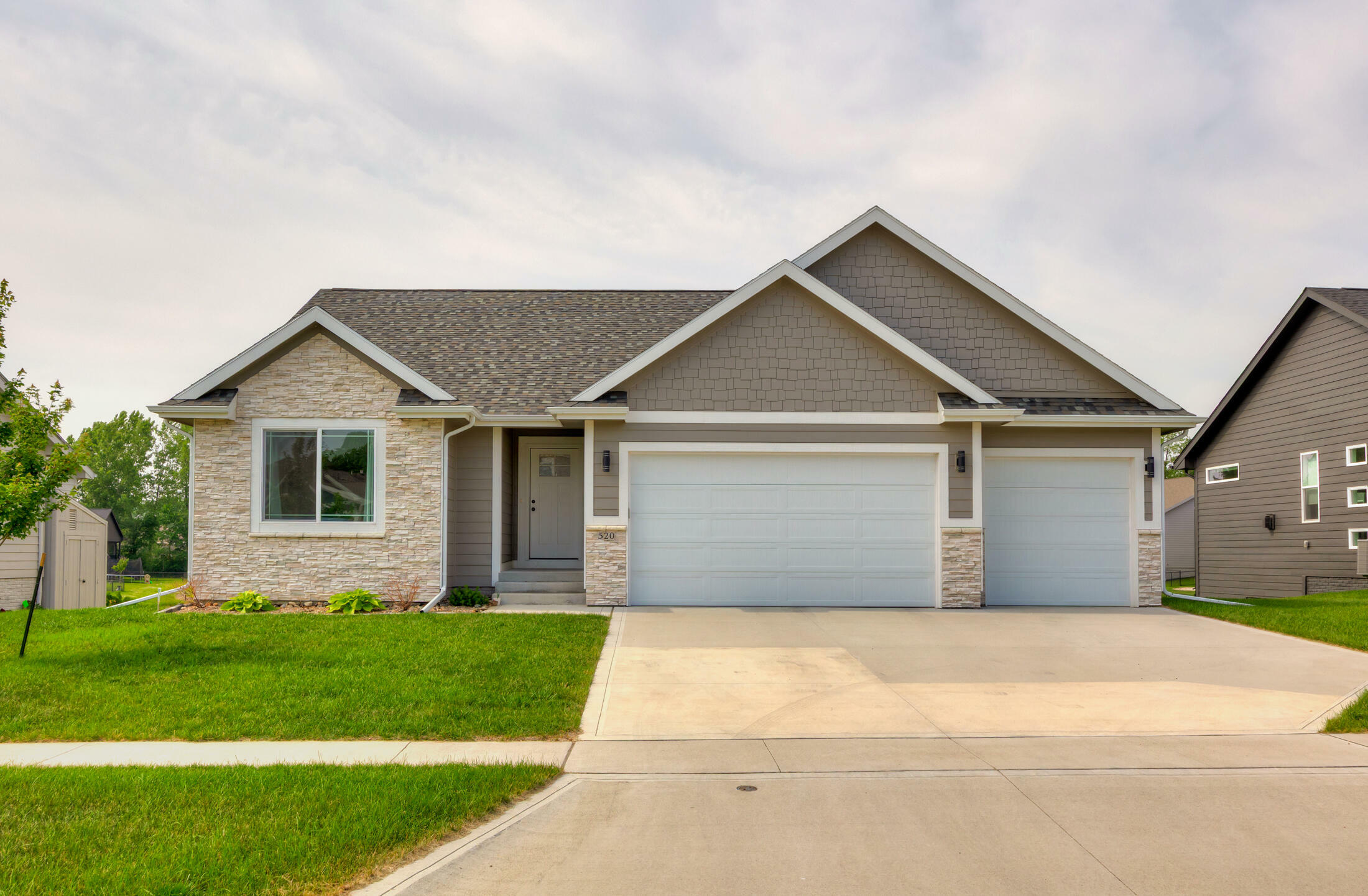 Property Photo: 520 Creekview Avenue IA 50226