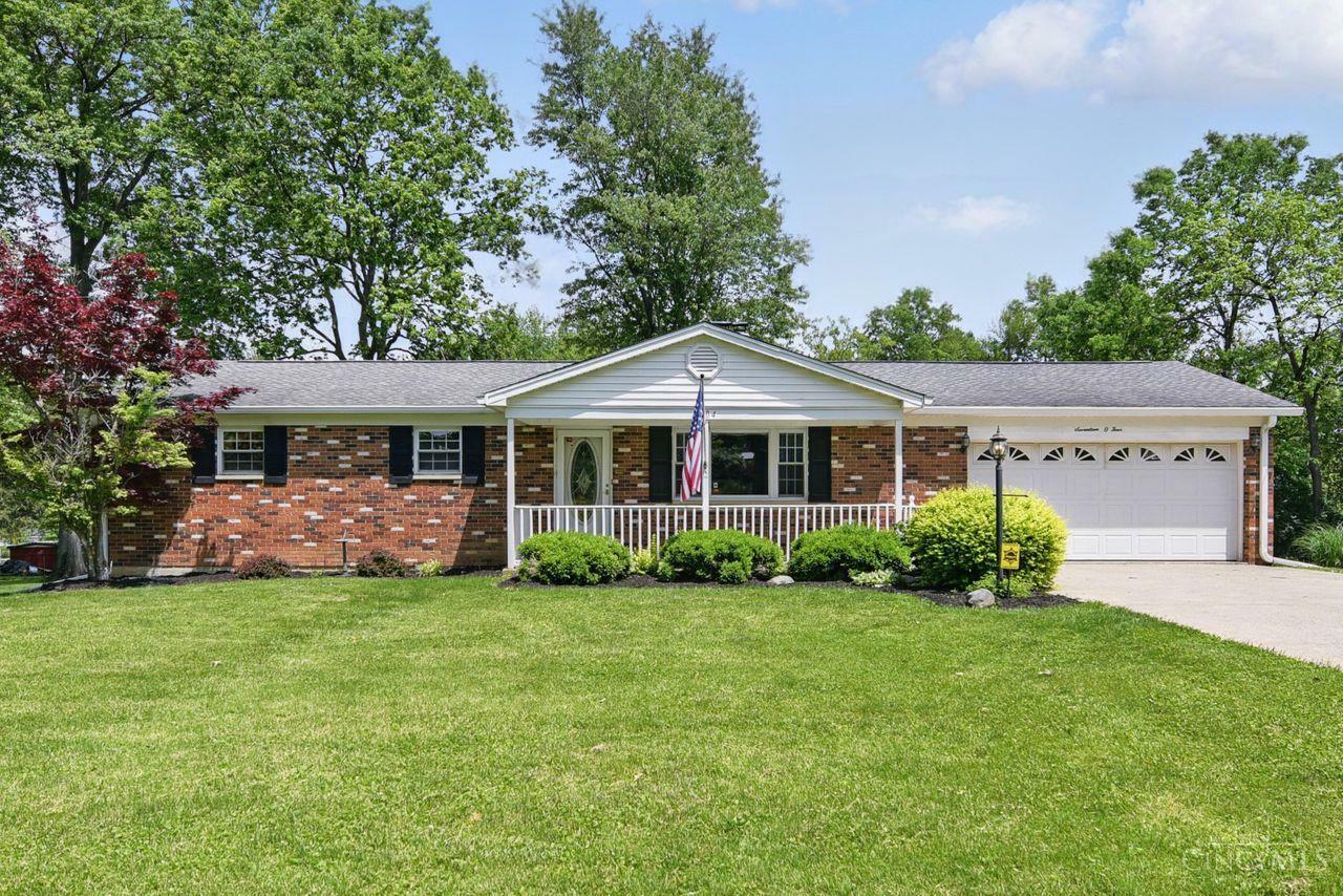 Property Photo: 1704 Ludlow Circle OH 45102