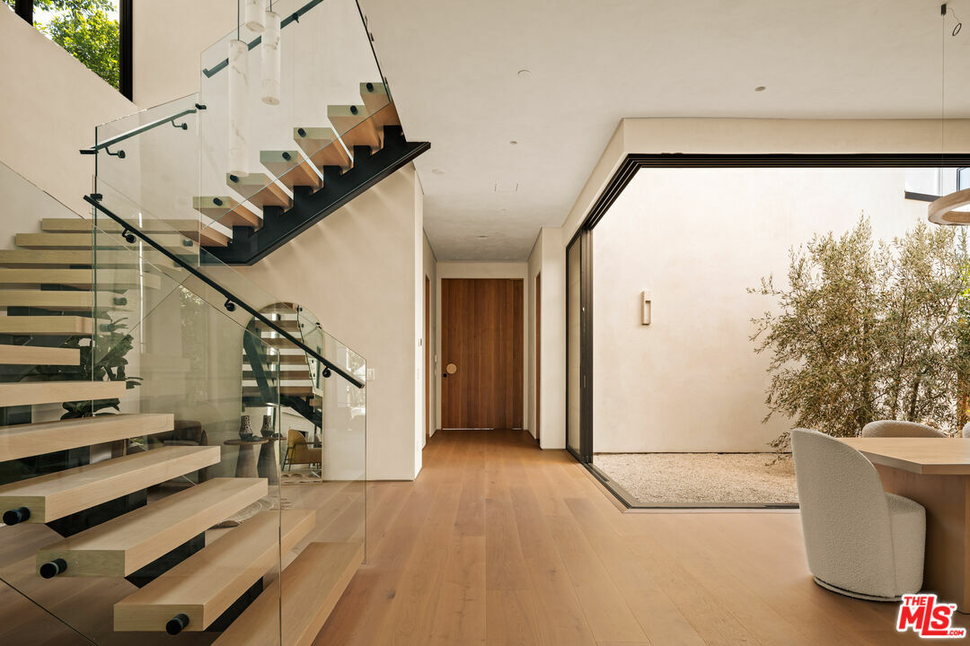 Property Photo: 4718 Lemona Ave CA 91403