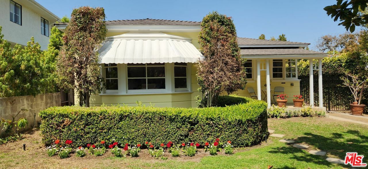 Property Photo: 1033 22nd St CA 90403