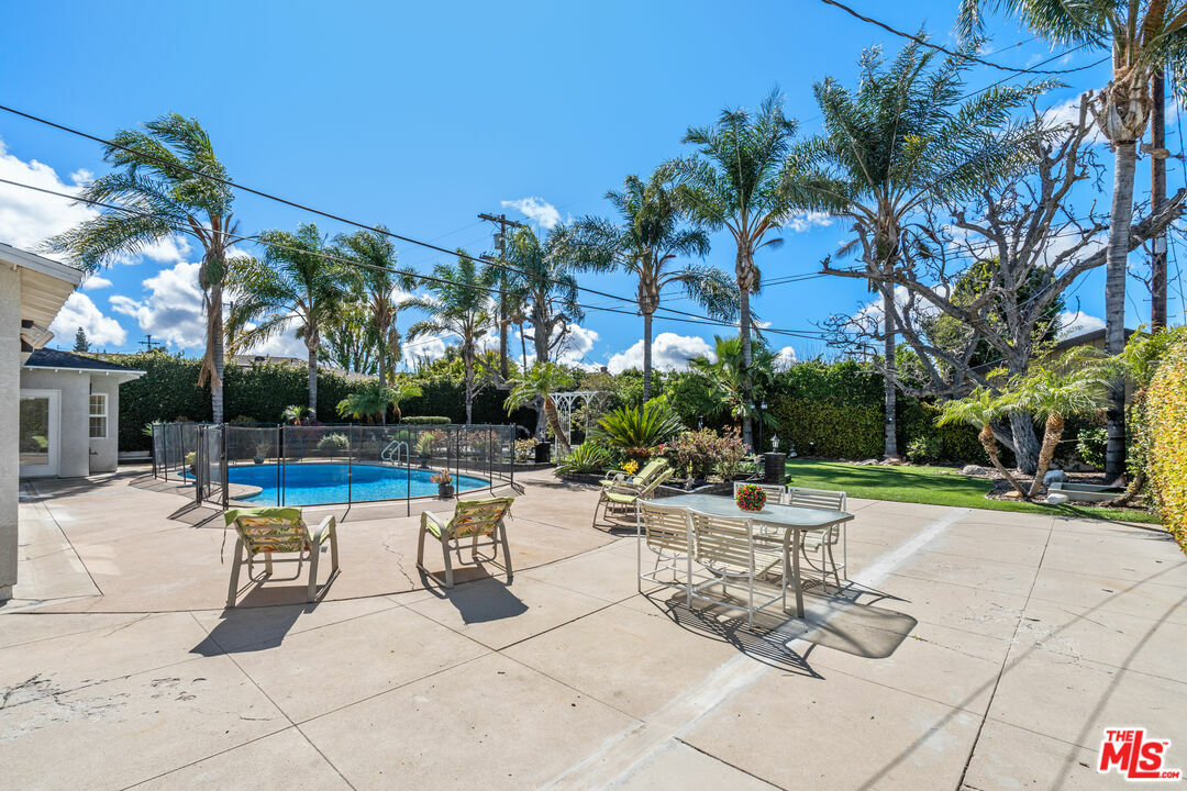 Property Photo: 5159 Sophia Ave CA 91436