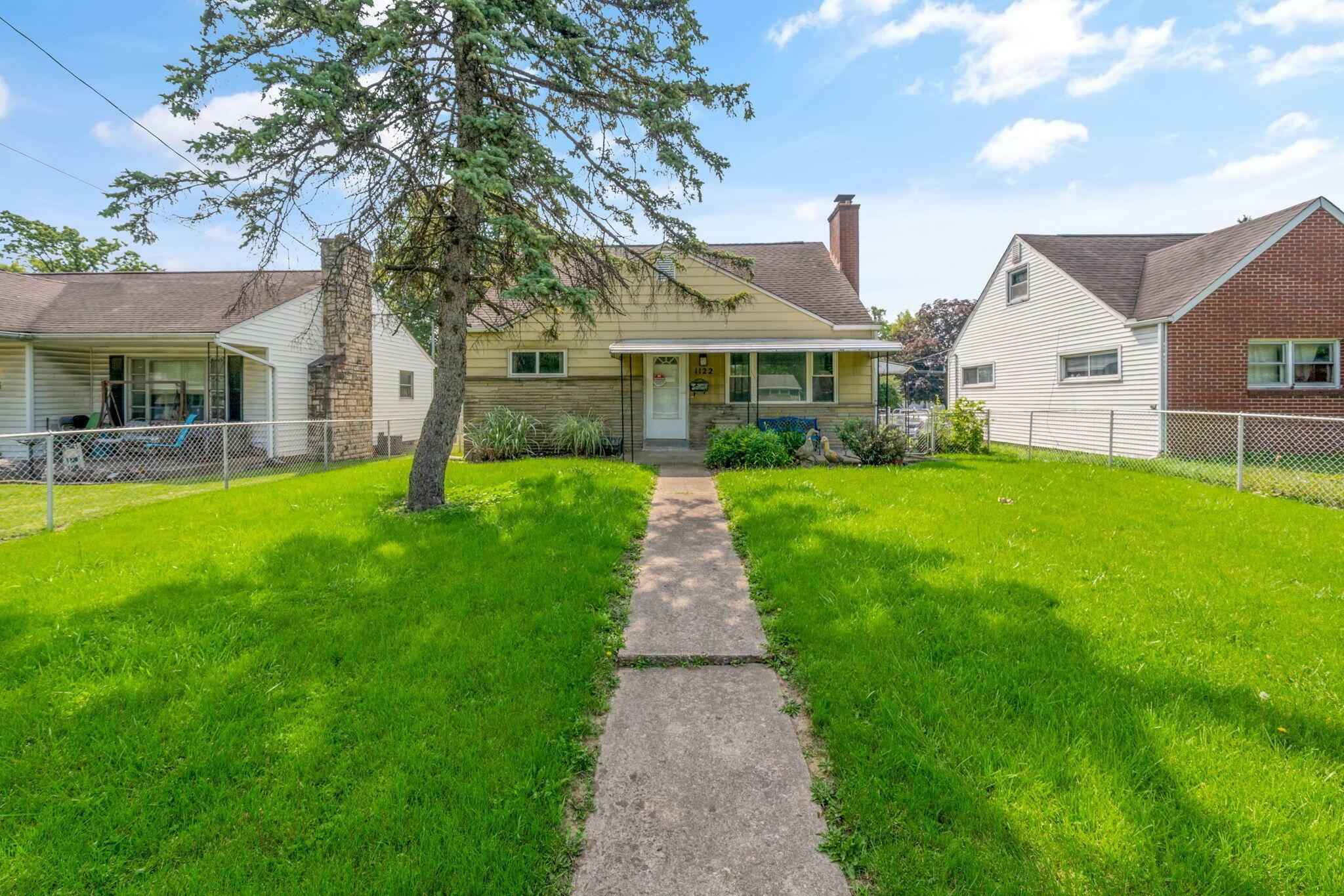 Property Photo: 1122 Harrisburg Pike OH 43223