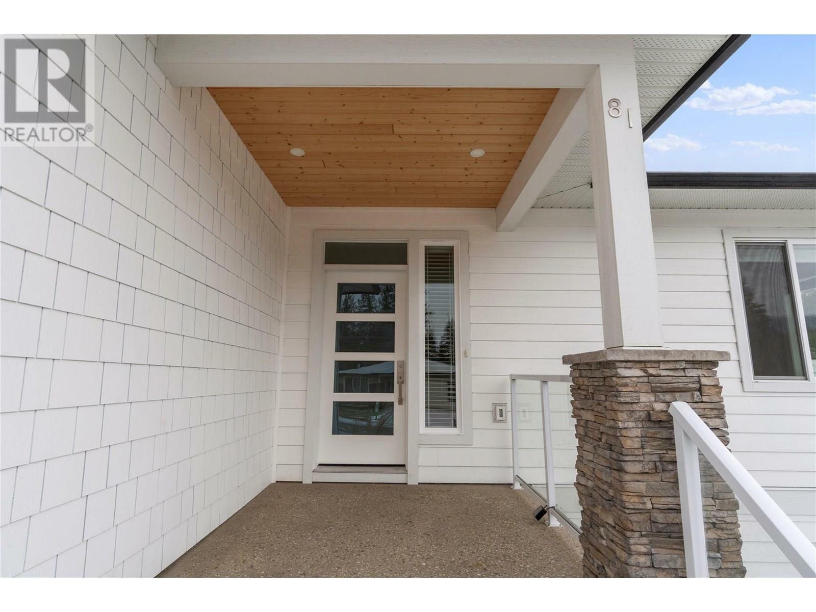 Property Photo: 81 15 Avenue Southeast BC V1E 0G3