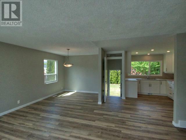 Property Photo:  293 Walnut Avenue  BC V2B 1C7 