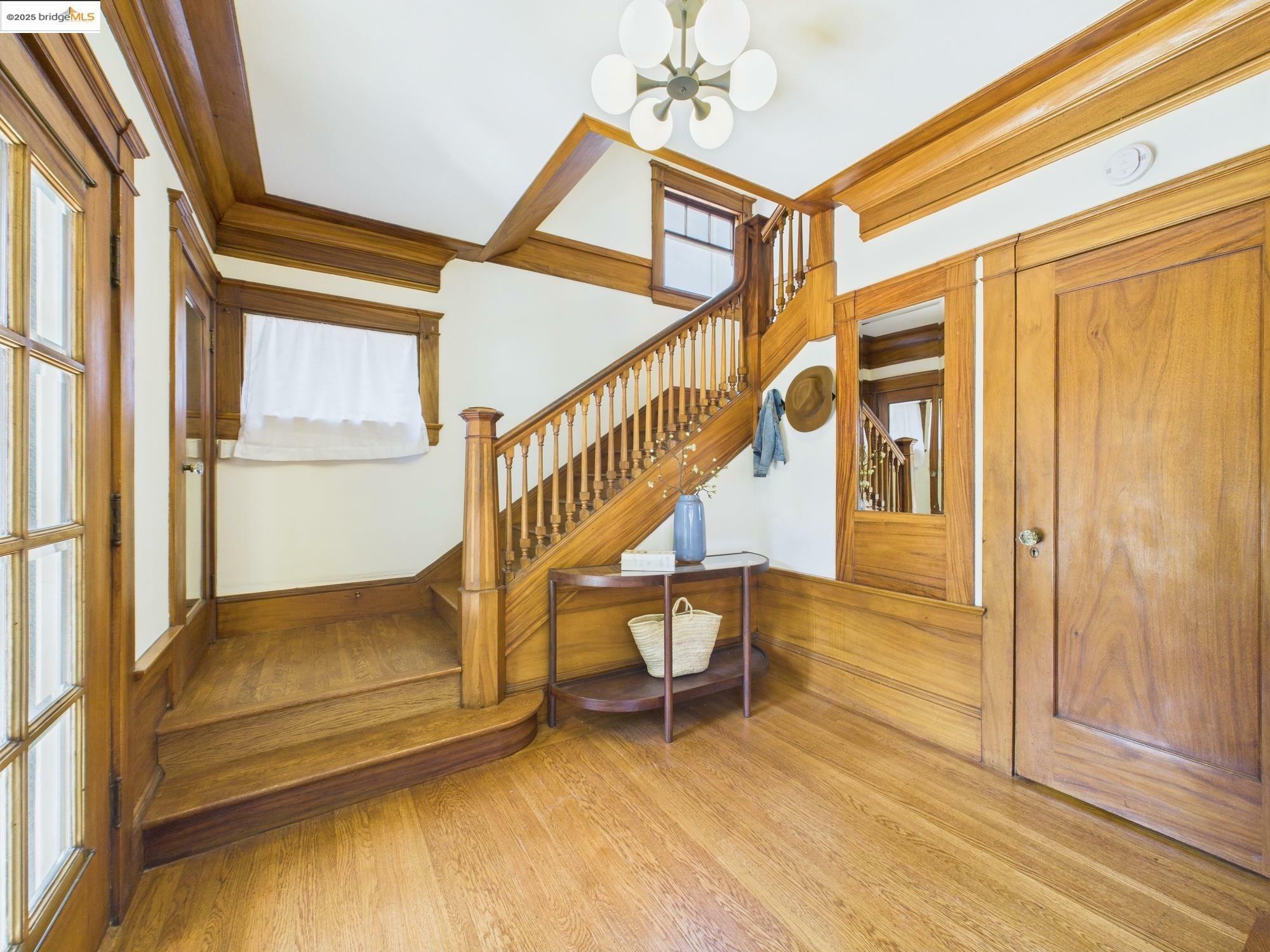 Property Photo: 5920 Ivanhoe Rd CA 94618