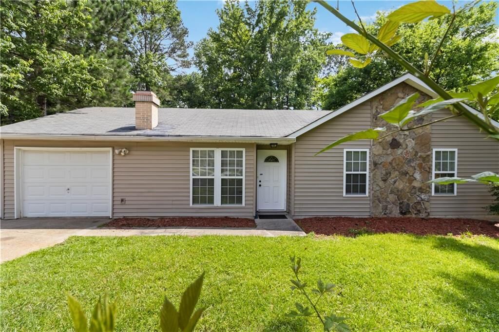 Property Photo: 924 Sweetwater Circle GA 30044