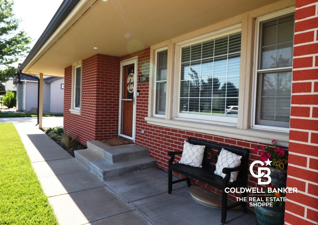 Property Photo: 1104 Smith Avenue KS 67860