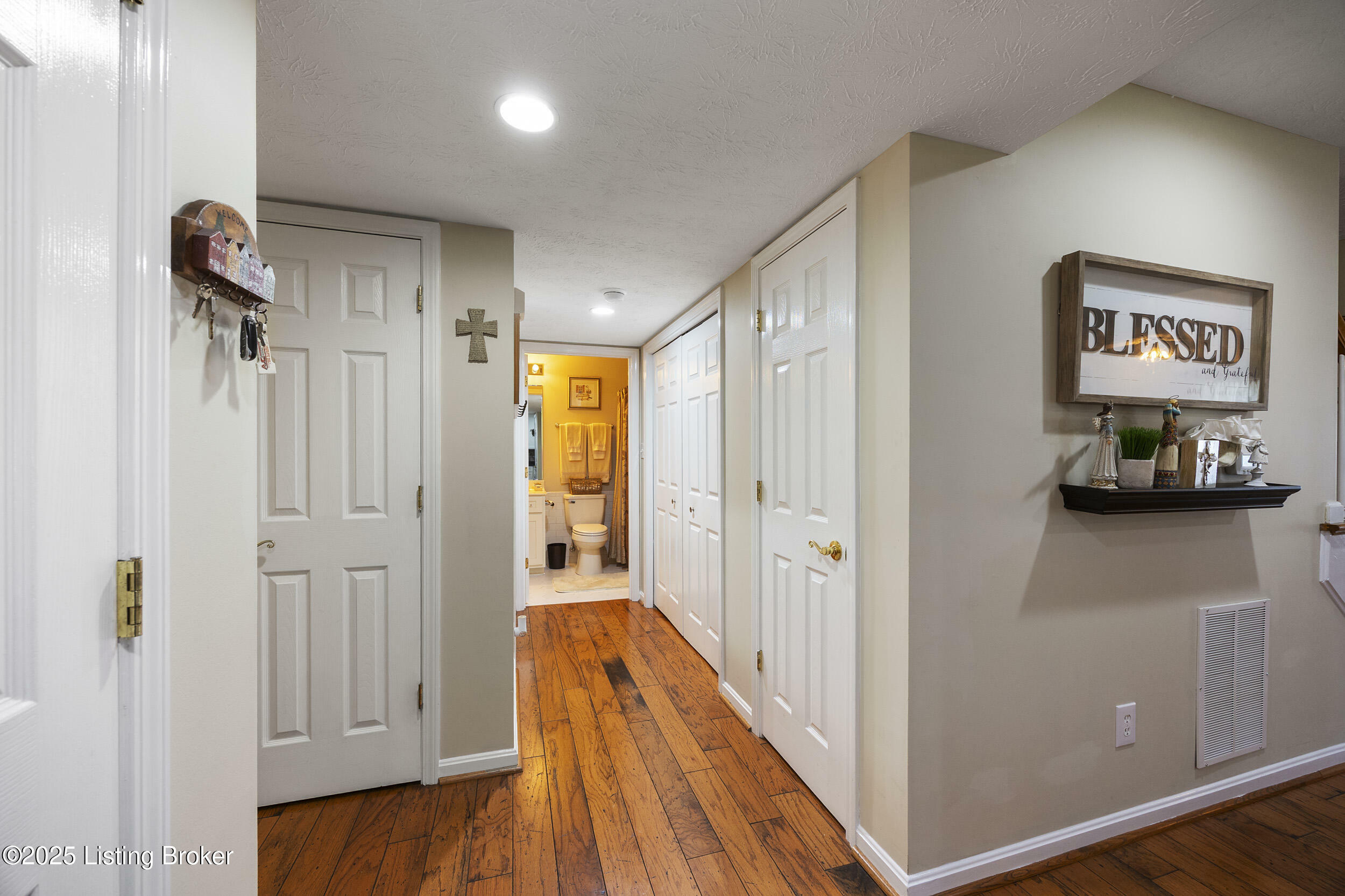 Property Photo: 12582 Springfalls Ct KY 40229