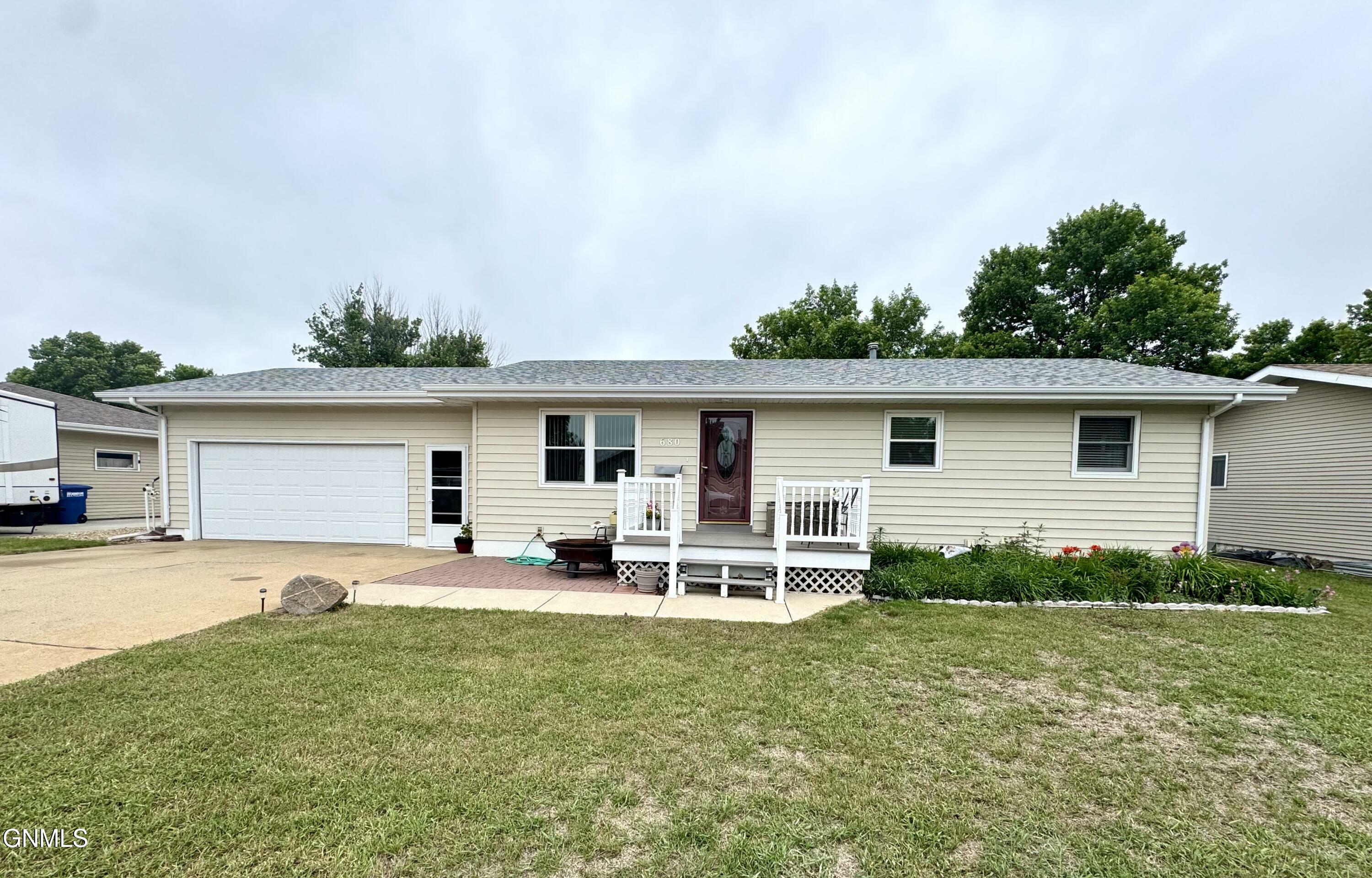 Property Photo: 680 3rd Avenue SW ND 58601